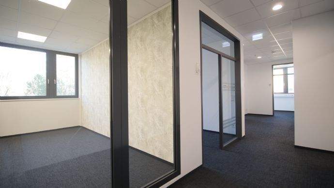 Flure und verglaste Wände