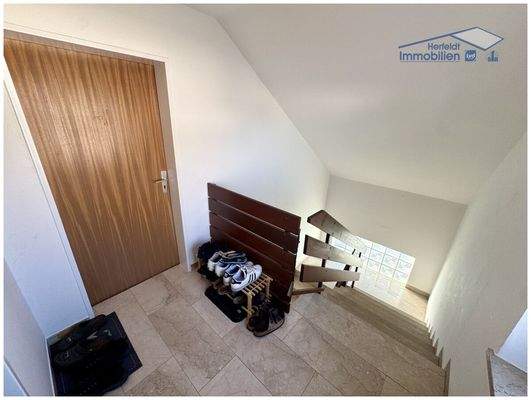 Praktischer Abstellraum mit separatem Zugang - DG