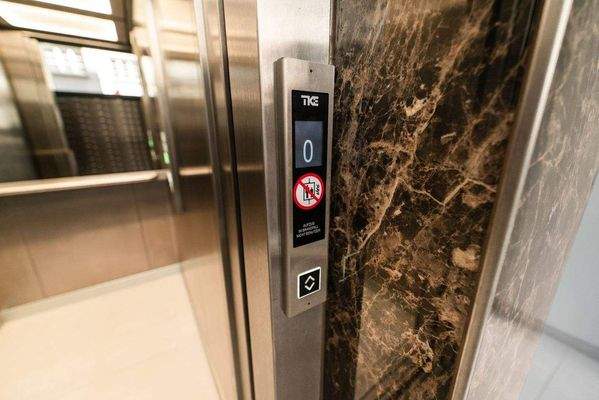 Ausstattung Aufzugdetail.jpg