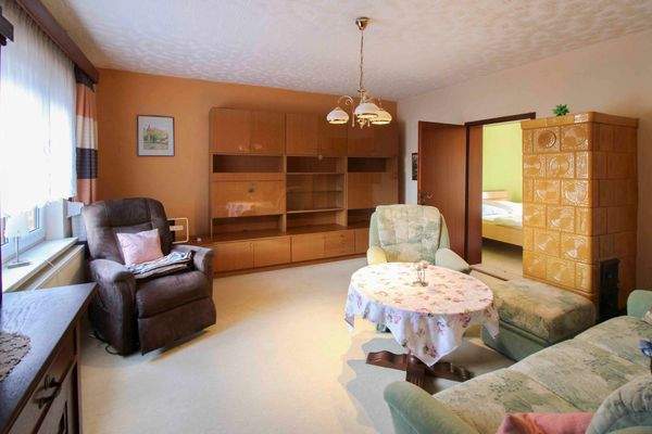 Wohnzimmer mit Kachelofen