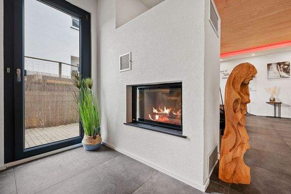 EG Detail: Tunnelkamin