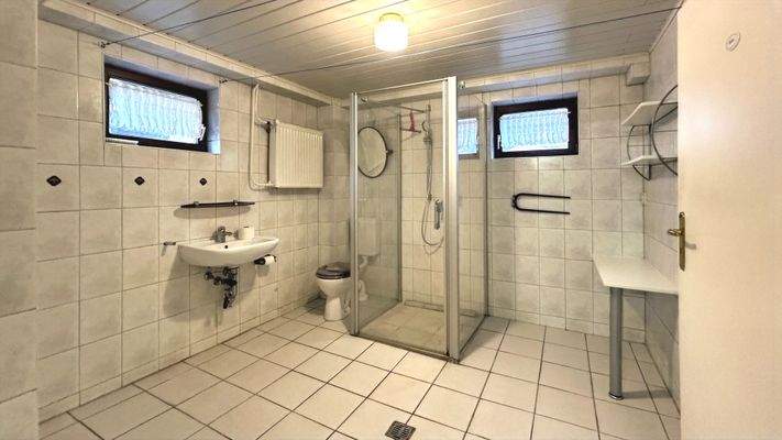 Duschbad / Waschküche KG