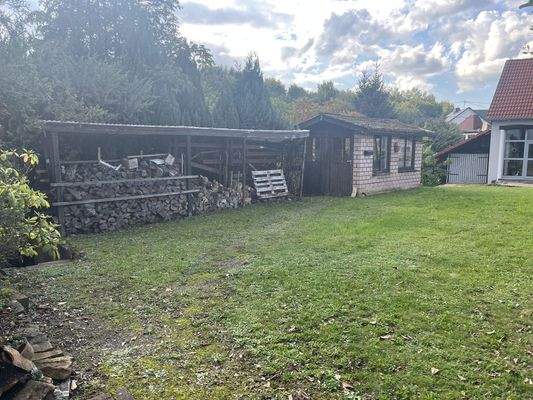 Grünfläche neben dem Haus 