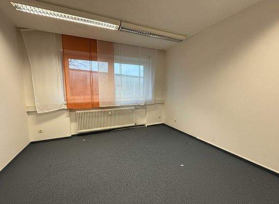 Büro KI ohne Möbel