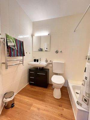 Badezimmer mit Dusche