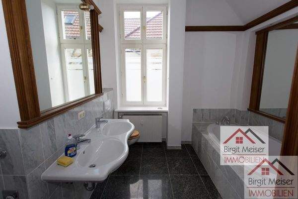 Tageslichtbad mit grossen Spiegeln