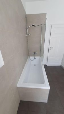 Bad7 Wanne mit Dusche