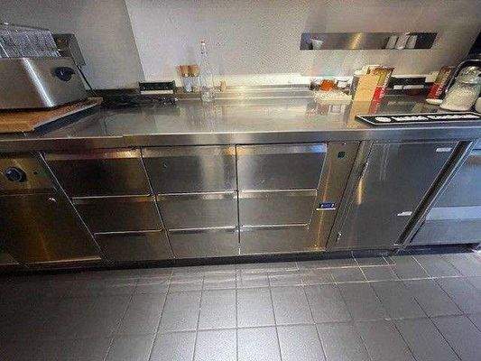 Blick auf die hintere Theke.jpg