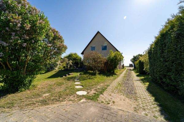 Befestigte Grundstücksauffahrt