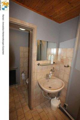 Bad und WC im Untergeschoss