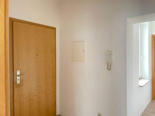 Flur, Wohnungstür.JPG