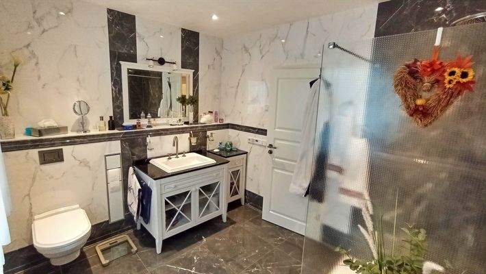 Badezimmer Ansicht 1