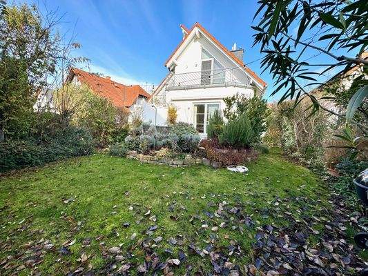 B4 Haus Gartenansicht.jpg