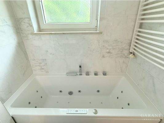 Whirlpool Badewanne (Seite 1)