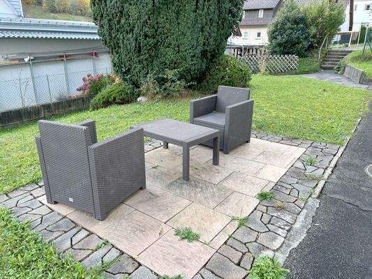 ...Sitzmöglichkeiten und...