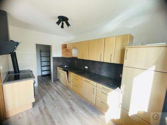 Küche mit Speisekammer