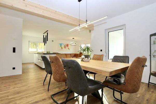 Der offene Wohn-, Essbereich- und Küchenbereich