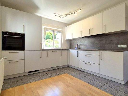 Main house ground floor: kitchen with fitted kitchen