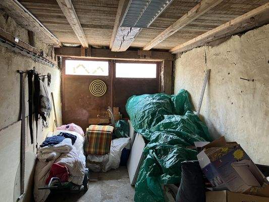 Garage und Durchfahrt zum Hof