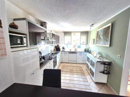 Küche mit Einbauküche