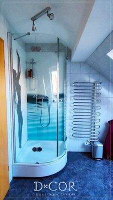 Tageslichtbad mit Dusche