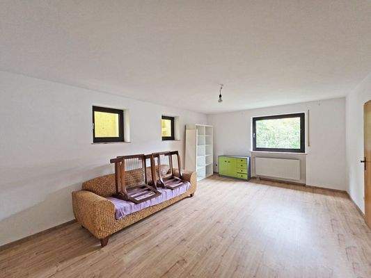 Tagesbelichteter Hobbyraum