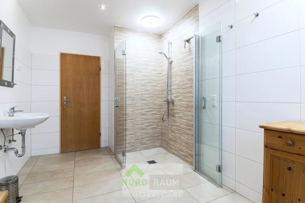 Badezimmer EG links