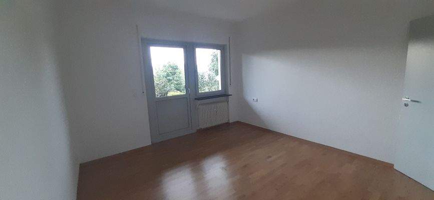 Weiteres Zimmer mit Zugang zur Terrasse