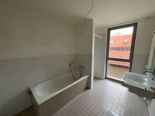 Bad mit Wanne und Dusche