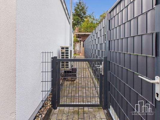 CAM02839G0-PR0330-STILL024