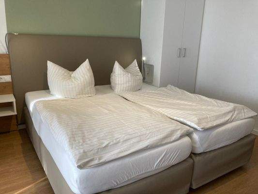 4_22-Bett Bild 1.jpg