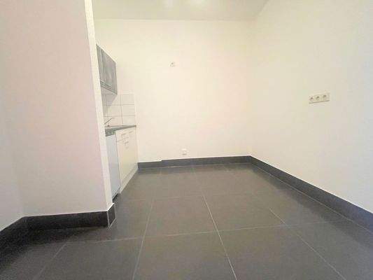 AnKaSa Immobilien GmbH_Maklerempfehlung Leipzig_Lützen_Markkleeberg_Markranstädt_2 Raum Wohnung_1.OG_Innenliegende Küche mit Küchenzeile