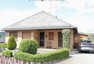 . Ansicht Eingang, Stellplatz und Garage