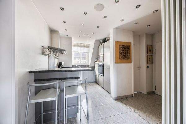 Lichtdurchflutete Küche