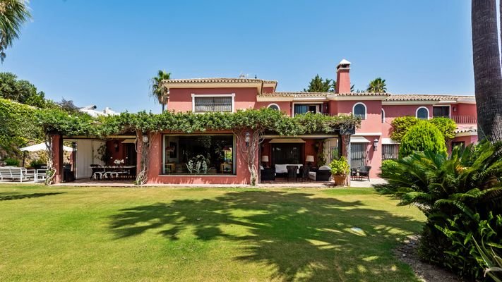 Photo: Villa in Nueva Andalucia