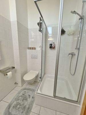 ...mit Dusche