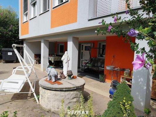 Ortswasser und Brunnen vorhanden