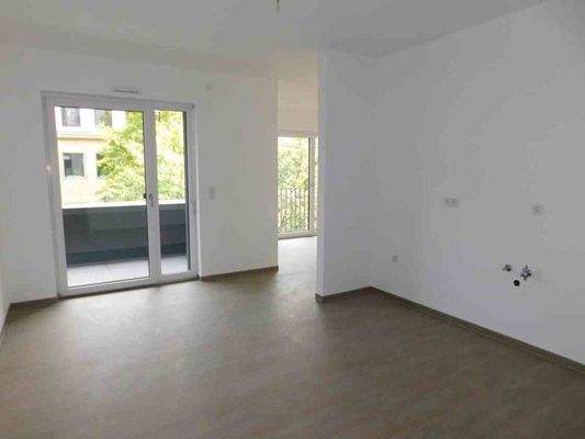 2 Wohnraum m. offener Küche