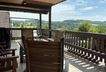 Blick von der überdachten Terrasse