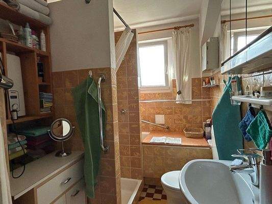 Dusch- und Wannenbad EG