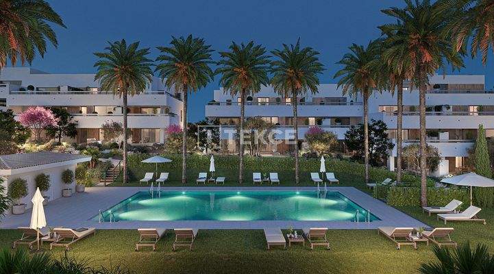 Flats with Large Terraces and Spectacular Views in Estepona