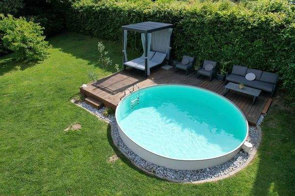Pool im Garten