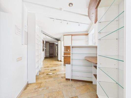 CAM04191G0-PR0042-STILL001