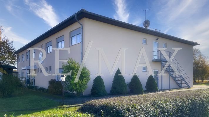 Hotel Einfahrt Parkplatz intern