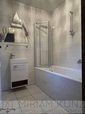 MiriamKunz-Immobilien-Bad EG.jpg