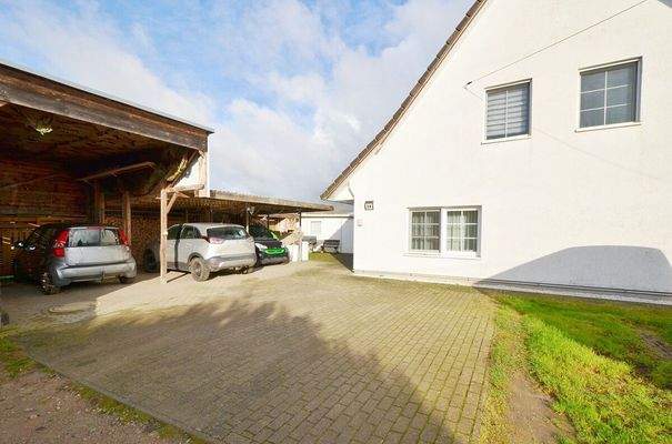 zahlreiche Stellplätze