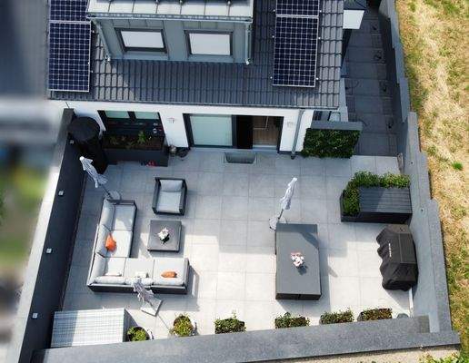 ca. 70 m² Terrasse (Osten)