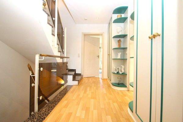 … der Flur im OG mit …