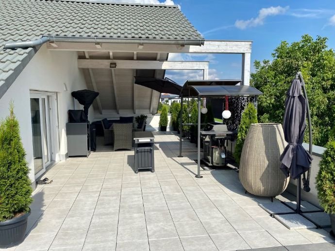 118 m² Luxus Penthouse mit zusätzlich 100m² Dachterrasse, 4 Stellplätze + Hobbyraum