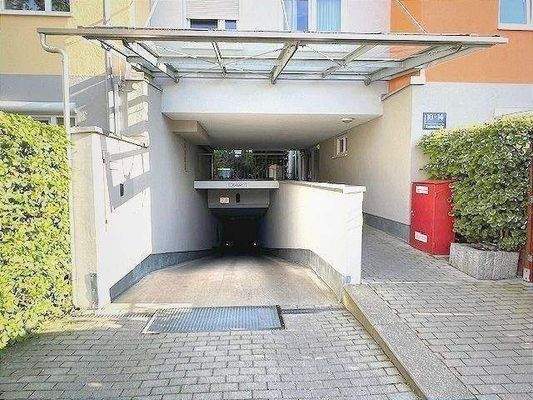 Einfahrt zur Tiefgarage